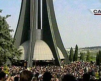 Turgut Özal kabri başında anılıyor