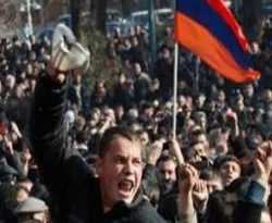 Türk Büyükelçiliği karşısında gösteri yaptı