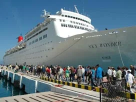 Yanardağ patlaması deniz ulaşımını patlattı