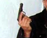 3 çocuğunu silahla rehin aldı
