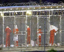 4 gazeteciye Guantanamo'yu izleme yasağı