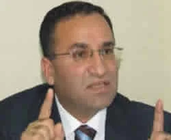 AK Parti: Madem komplo, niye istifa ediyor?