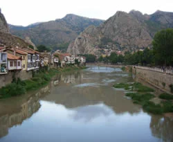 Amasya'da ırmağa düşen genç, kayboldu