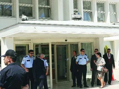 Aslan'ı polise ihbar etmişler