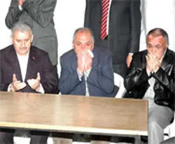 Bakanlar, şehit ailelerini ziyaret etti