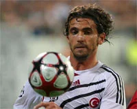 Beşiktaşlı futbolcu trafik kazası geçirdi