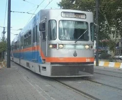 Beyazıt'ta bir tramvay raydan çıktı