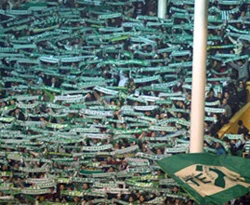 Bursaspor taraftarı başarıya renk katıyor