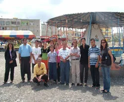 Engelli çocuklar lunaparkta eğlendi
