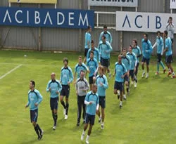 Fener 3 eksikle idman yaptı