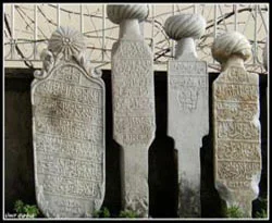 Fransa'da Müslüman mezarlara saldırı