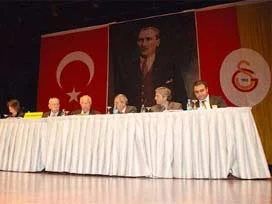 Galatasaray'da Genel Kurul yarıda kaldı