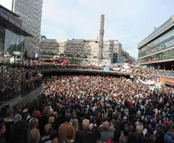 İsveç'te binlerce kişi İsrail'i protesto etti