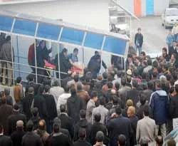 Kaçırılan kız otomobilden atladı