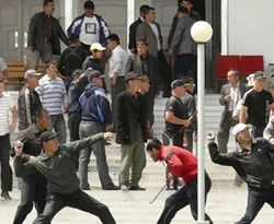 Kırgızistan'ta karşı devrimciler ayaklandı
