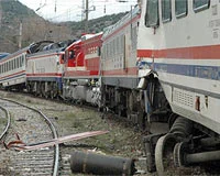Kocaeli'de tren kazası:32 yaralı