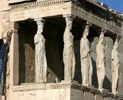 Komünistler Akropolis'i işgal ettiler