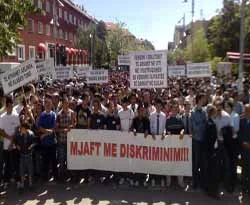 Kosova'da dev başörtüsü eylemi