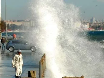 Marmara'da deniz ulaşımına lodos engeli