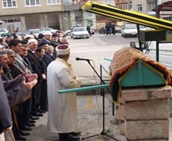Mithat Özer Mersin'de toprağa verildi