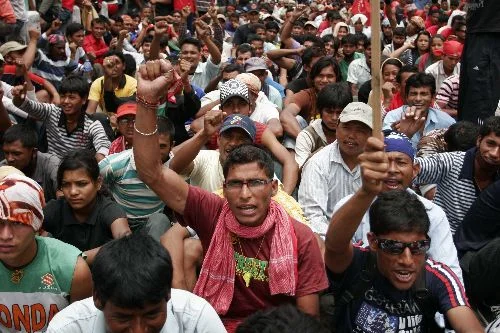 Nepal'de hayat durdu