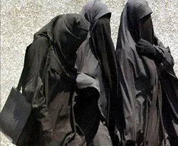 "Peçe kendi seçimimiz, buna saygı gösterin"