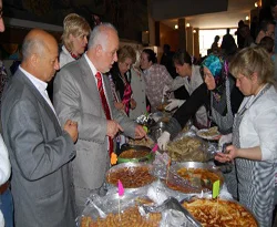 Romanya'da anneler günü kermesi