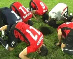 "Sahada secdeye kapanmak caiz midir?"