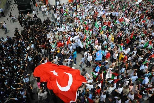 Taksim şehidler için inledi