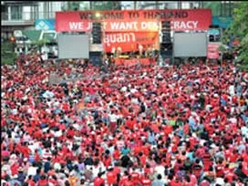 Tayland'da sokağa çıkma yasağı ilanı