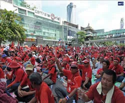 Tayland'ta şiddet tırmanıyor