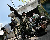 Tayland yine savaş alanına döndü