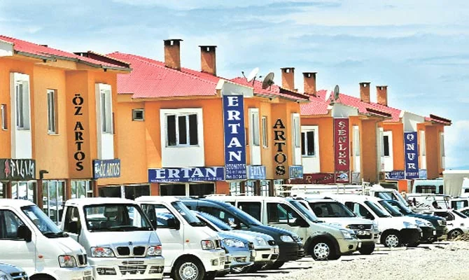 Tek plakada geri adım