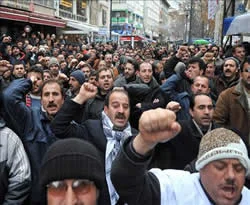 Tekel işçilerinin açlık grevi başladı