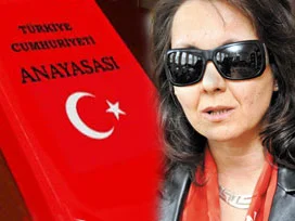 "Türkiye yeni anayasadan vazgeçmemeli"