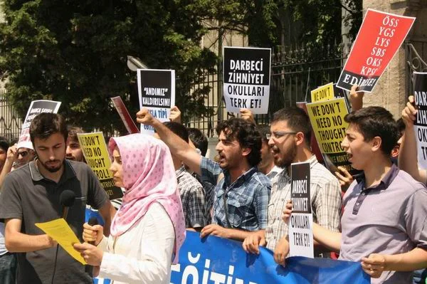 Başörtüsü Yasağı Protesto Edildi