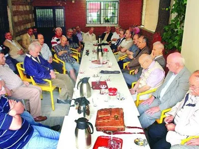 Dostlar Oflaz sofrasında