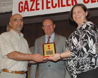 İsrail'in kelepçe taktığı gazeteciye....
