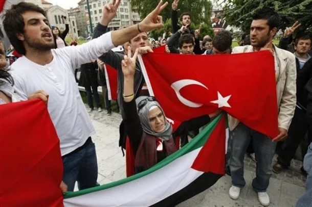 Londra'da 'Hepimiz Türküz' sloganları