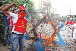 Lübnan ABD konsolosluğu önünde protesto
