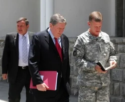 McChrystal görevinden neden alındı?...