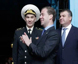 Medvedev, nükleer denizaltını suya indirdi