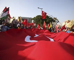 Türkiye bayrağı direnişin bayrağı oldu