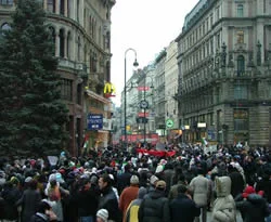 Viyana'da 15 bin kişi İsrail'i protesto etti