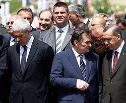 15. yılında Srebrenitsa katliamı
