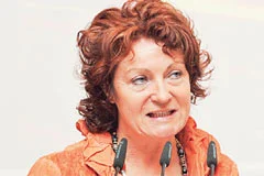 AB'den Anayasa paketine çifte destek