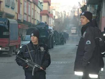 Adana'da eş zamanlı El-Kaide operasyonu