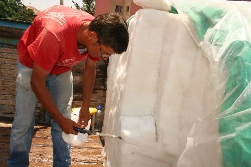 Adanalılar 40 derece sıcaklıkta Toroslar'dan gelen karla serinliyor