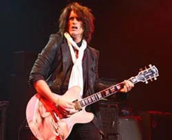 Aerosmith'in gitaristine araba çarptı