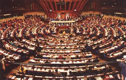 AP'de öldürülen 9 Türk için saygı duruşu